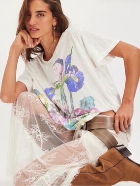 Magnolia Pearl Floral Iris Tee